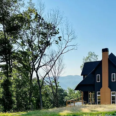 Pet Friendly Mountaintop 4-5 Bdrms Sleeps 12 -18